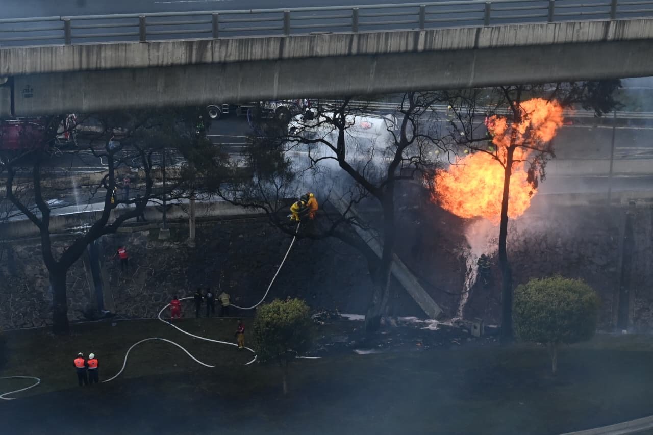 Fiscalía informa probable causa de explosión de pipa de gas en Iztapalapa