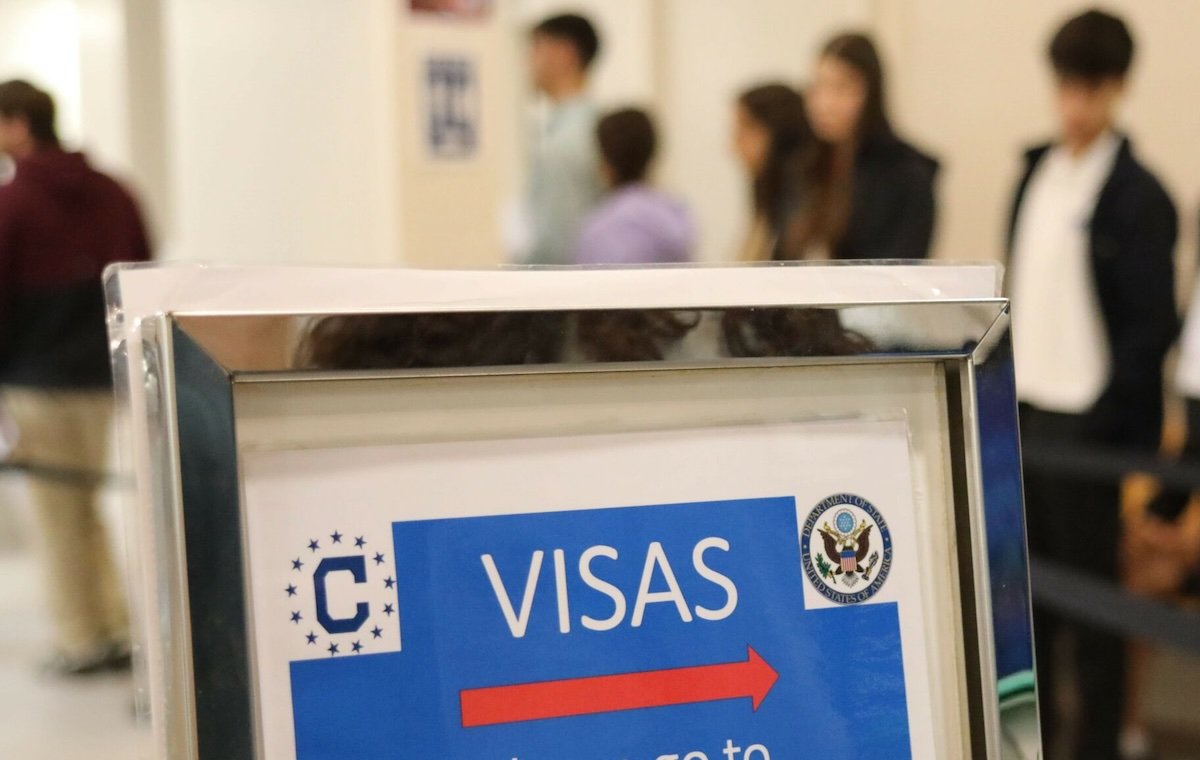 EU revoca visas a más de 50 políticos mexicanos, reporta Reuters
