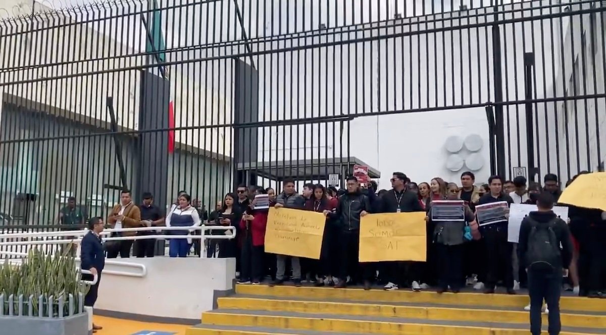 Paro de trabajadores del SAT hoy: protestan con bloqueos en Viaducto y Reforma por aumentos salariales 