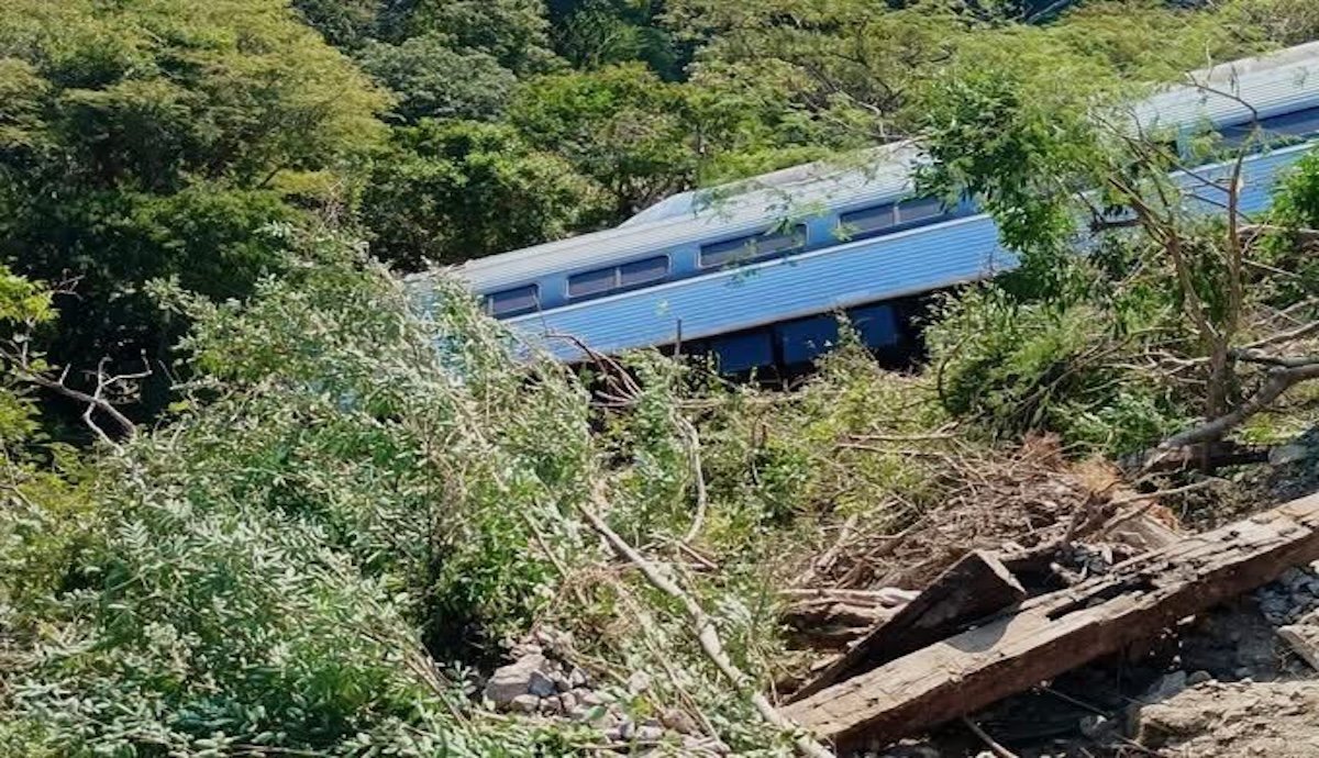 Tren Interoceánico sufre descarrilamiento hoy en Oaxaca y deja 13 muertos