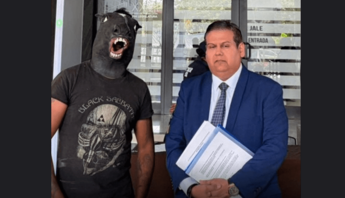 Ley Therian: joven entrega a Congreso de Nuevo León propuesta para evitar discriminación contra comunidad