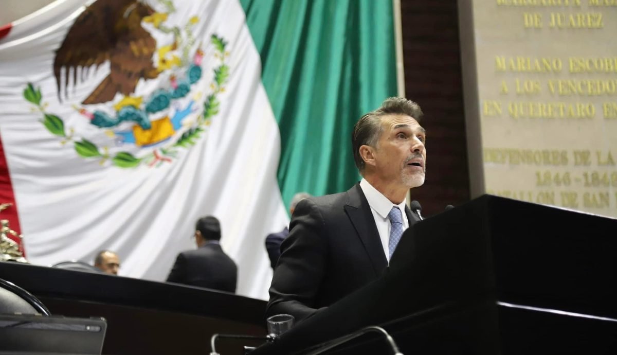 Sergio Mayer renuncia a Morena, en medio de proceso en su contra