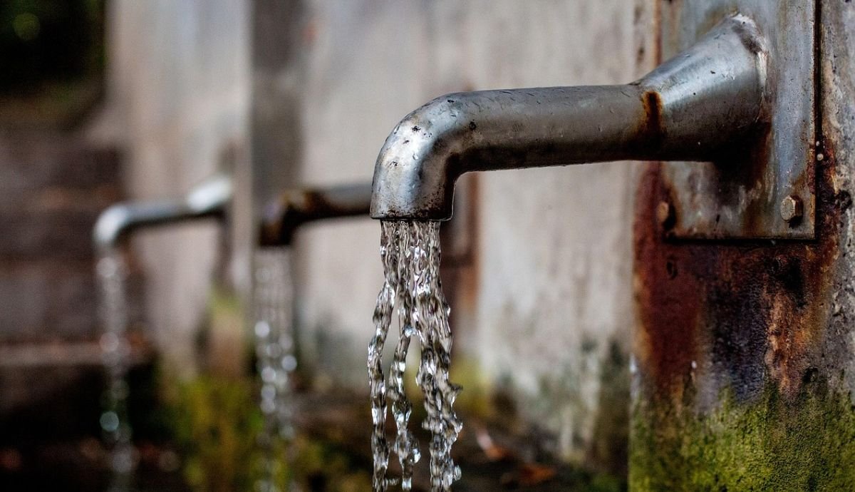 Mujeres al frente de familias están en desventaja en el acceso al agua: estudio; ¿abasto depende del género?
