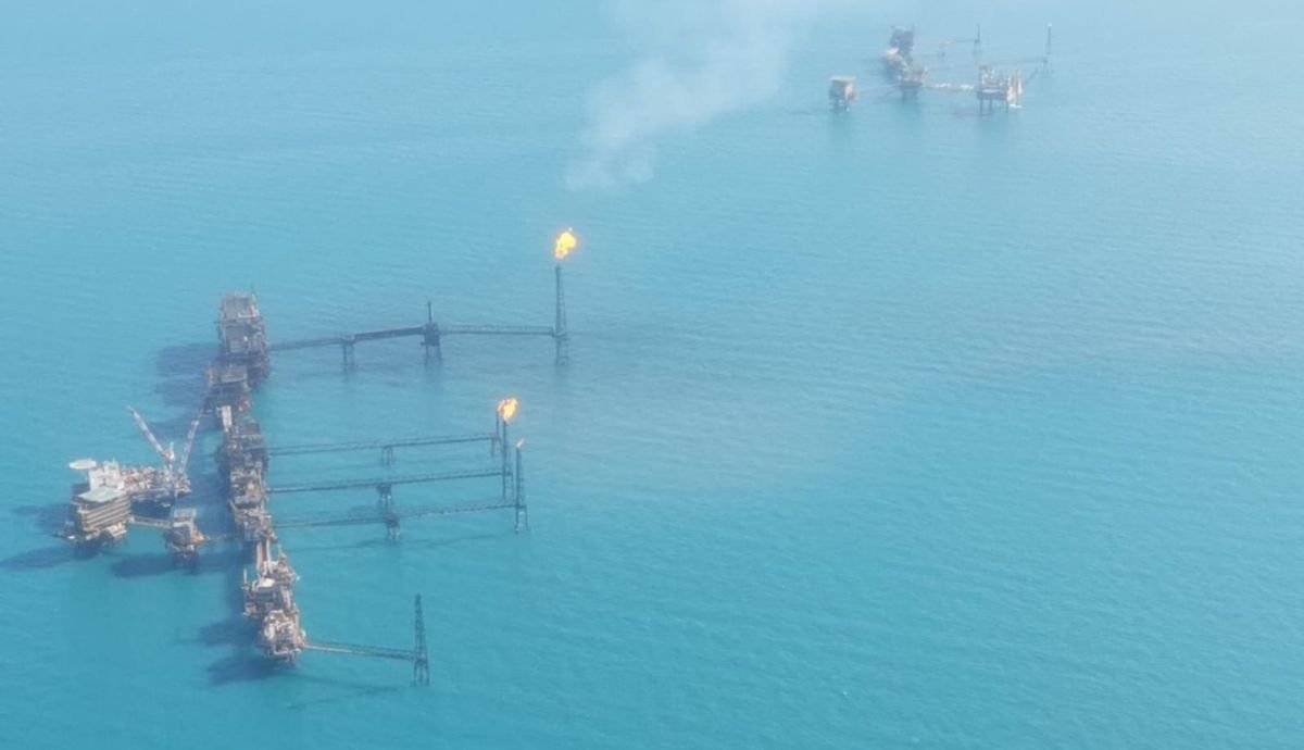 Marina hace patrullaje aéreo por el Golfo de México tras derrame de hidrocarburo