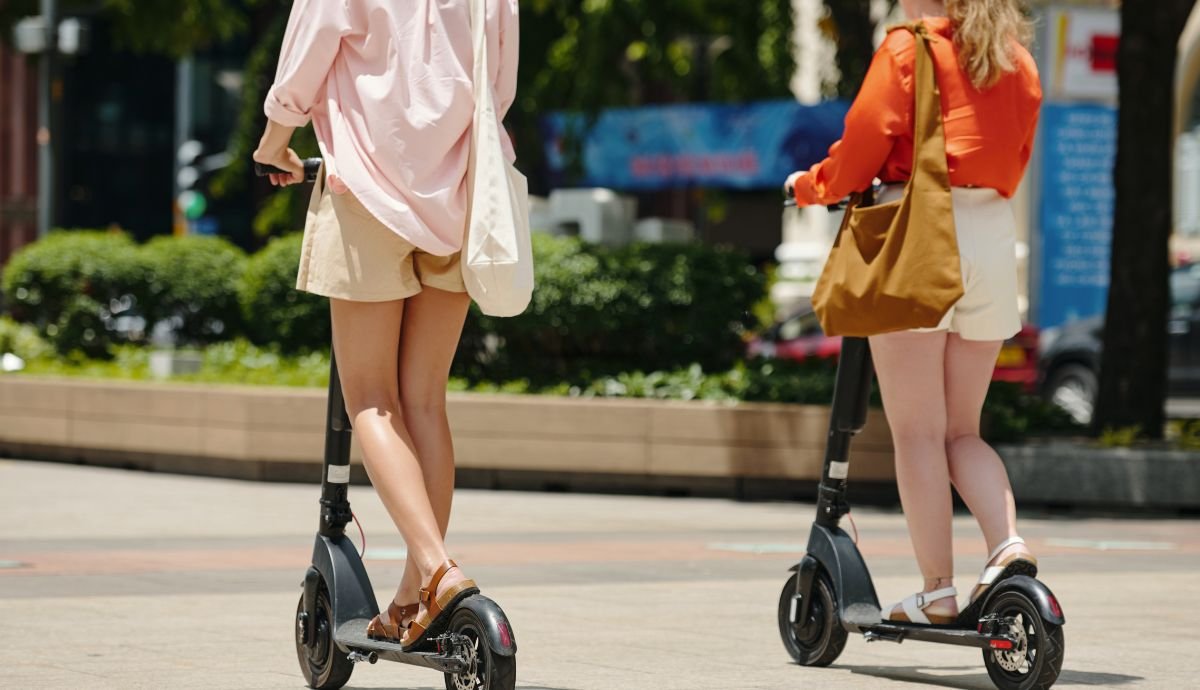 CDMX exigirá placas y holograma a vehículos eléctricos personales: fechas para los trámites y costos de multas