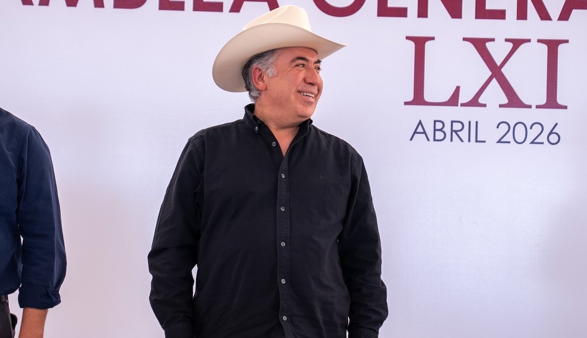 Enrique Inzunza pide licencia temporal al Senado
