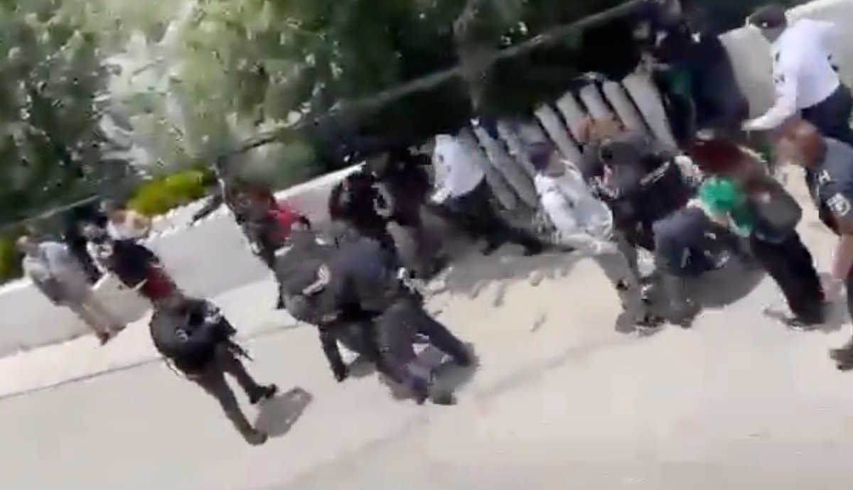 Policías de Huixquilucan detienen a tres estudiantes del Conalep tras protestas contra directora del plantel 198