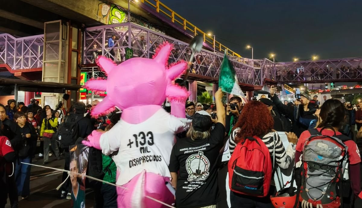 ‘La pelota vuelve a casa y nuestros desaparecidos, ¿cuándo?’: Marchan por personas desaparecidas previo a inauguración del Mundial