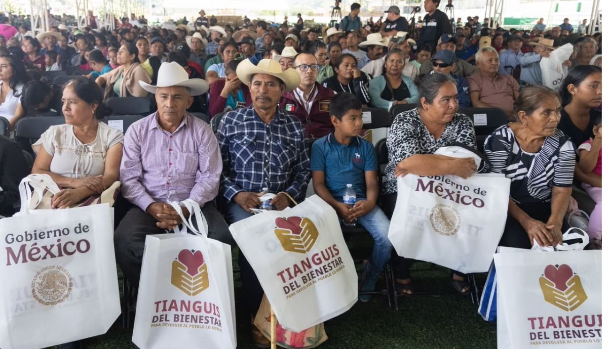Tianguis del Bienestar y programa de desarme se instalan en Olinalá, Guerrero