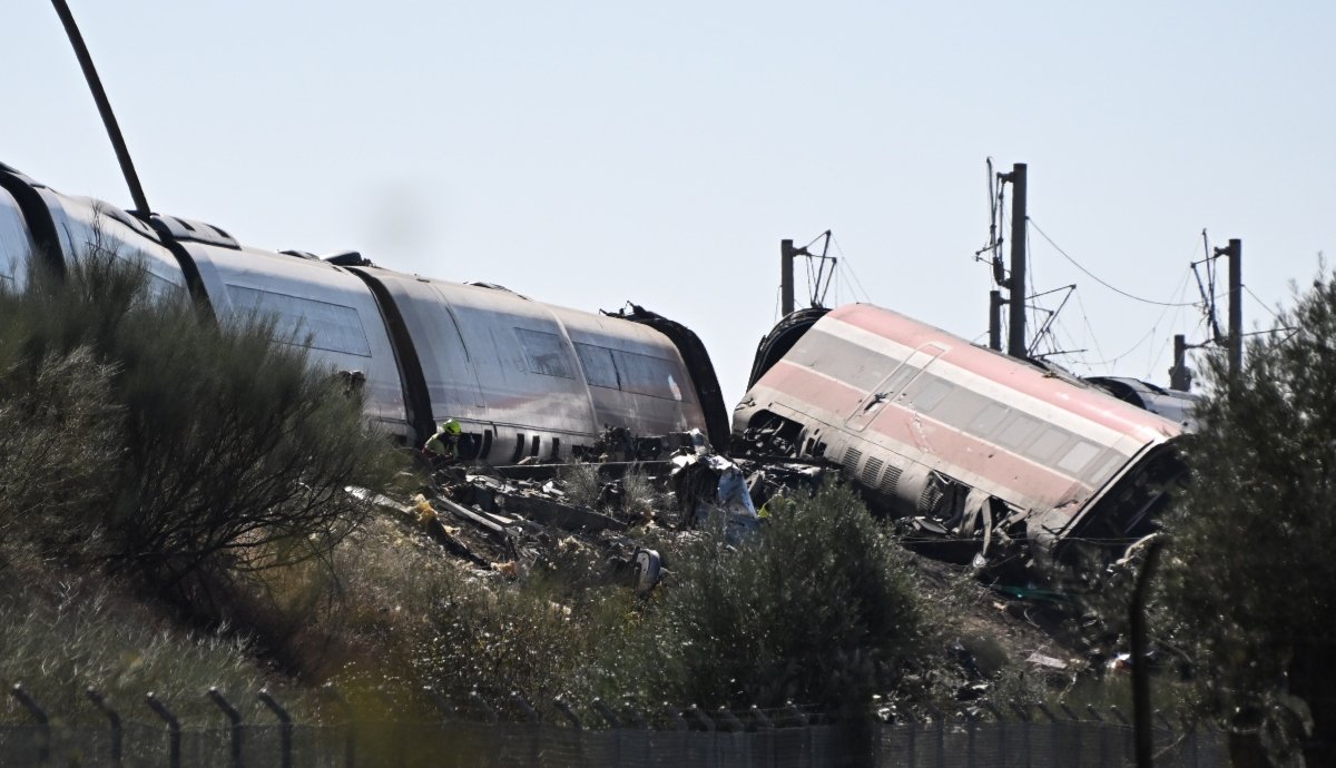 Accidente de trenes en España deja al menos 64 muertos y más de 100 heridos