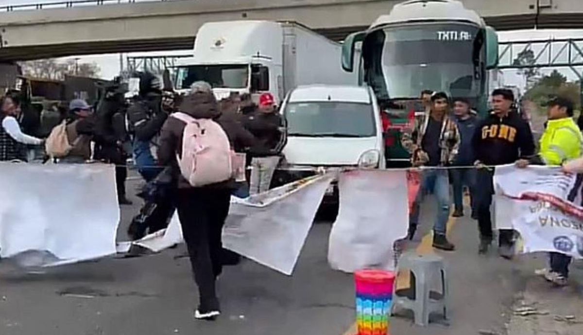 Madres buscadoras se reúnen con fiscal del Edomex tras más de 30 horas de bloqueo en la México-Toluca