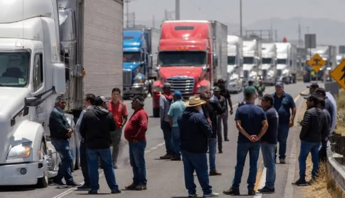 Segob y transportistas de CANACAR acuerdan retirar bloqueos carreteros