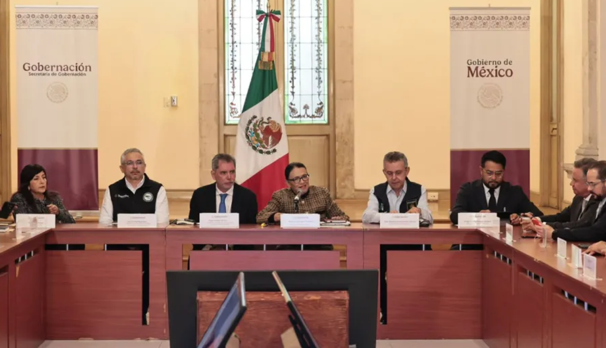 Segob dialoga con bloque de transportistas que rechaza cierres carreteros